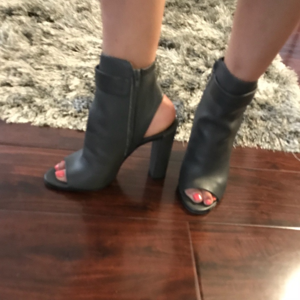 Vince dark grey open toe leather booties